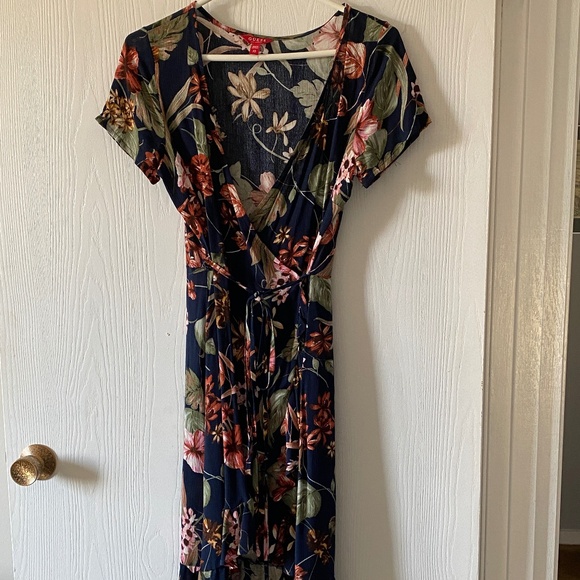NWOT Guess Floral Wrap Dress - Picture 1 of 10